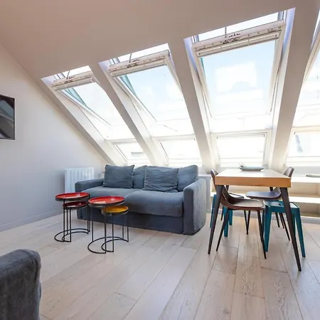 Apartment Du Louvre Paris