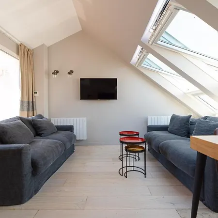 Apartment Du Louvre Paris