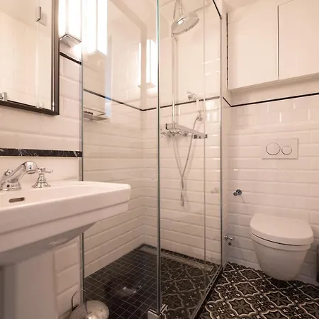Du Louvre Apartment *