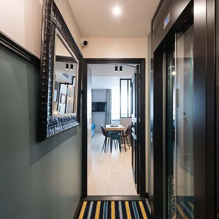 Du Louvre Apartment *